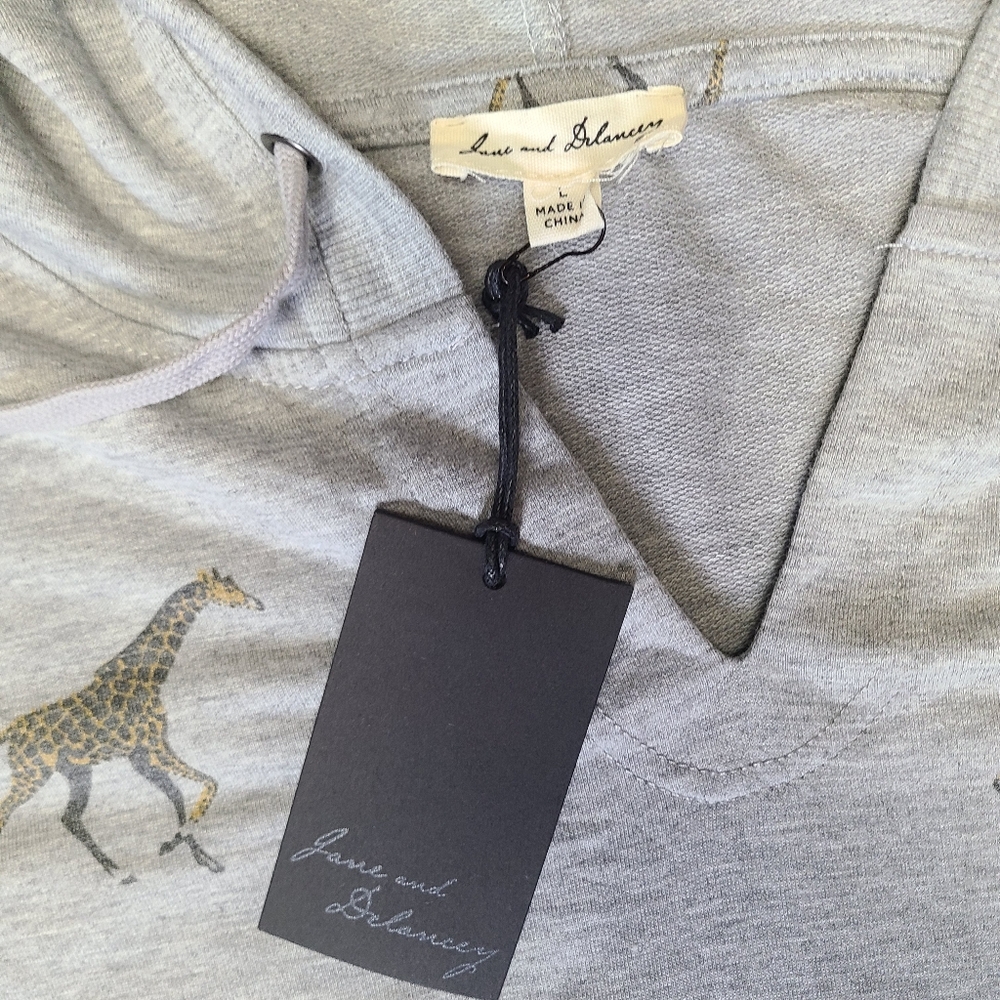 NWT Gray Hooded Sweater with Girraffe Print Size Large - Picture 2 of 4